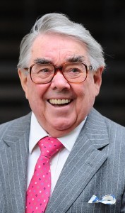 214F5BF800000578-3517054-British_comedian_Ronnie_Corbett_has_died_aged_85_it_was_announce-a-98_1459422920363